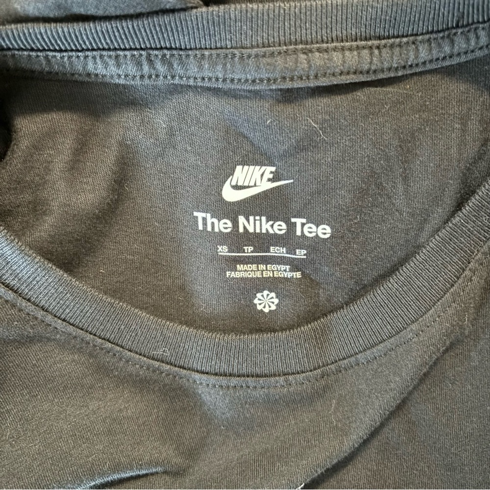 Nike Women's XS Black Sportswear Premium Essentials Long-Sleeve T-Shirt NWOT - Picture 6 of 6